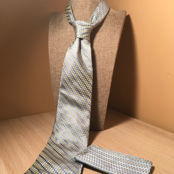 Men’s Tie and Handkerchief Set - Picture 3 of 4